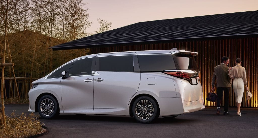 The streamlined lines of the body create harmony and sensibility